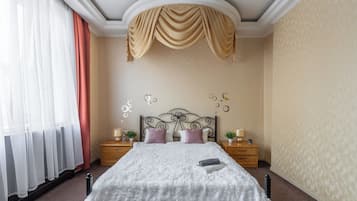 Leilighet – comfort, byutsikt | Blendingsgardiner, strykejern/-brett og wi-fi (inkludert)