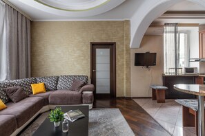 Comfort Apartment, City View | Living room