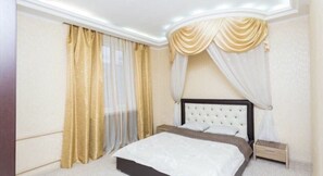 Appartamento Comfort, vista città | Tende oscuranti, ferro/asse da stiro, Wi-Fi gratuito