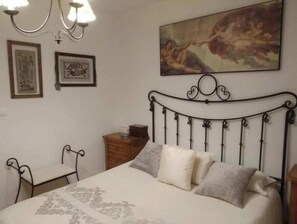 3 bedrooms, bed sheets