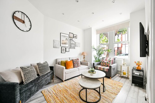 Modern 2 Bedroom House-Sleeps 6-Close to Tube & Tooting bec