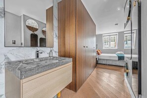 1 bedroom, iron/ironing board, travel crib, WiFi