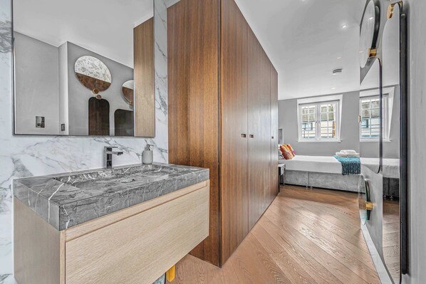 1 bedroom, iron/ironing board, travel cot, WiFi