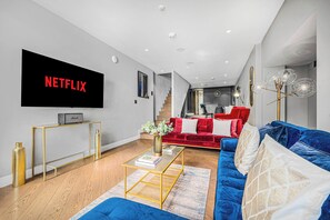 テレビ、書斎 / ワークスペース