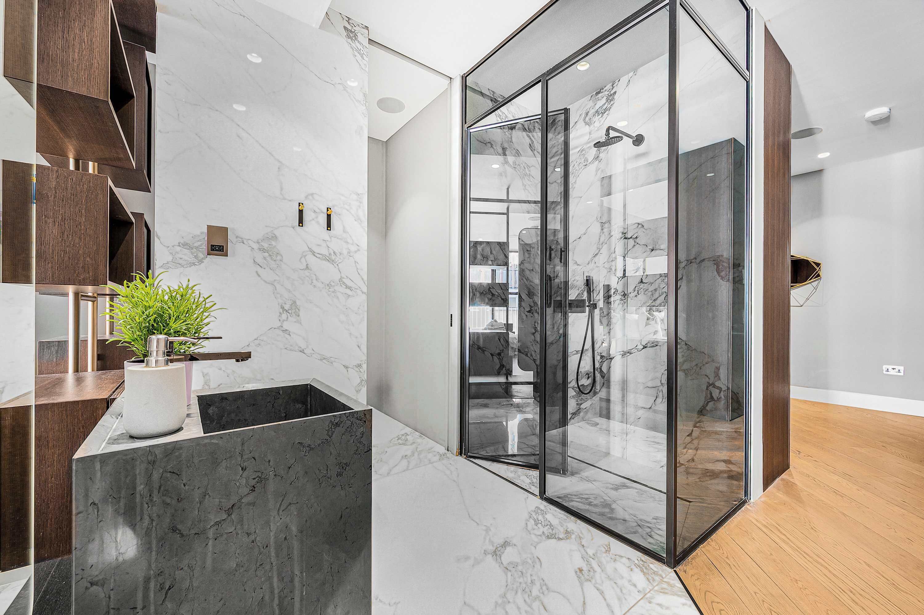 Douche, sèche-cheveux, serviettes fournies