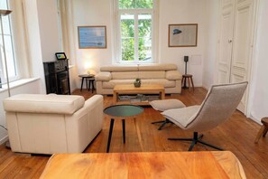 TV, offices - GEANTGW PRINCPALE TOT · La Magnifique : Prestige - Parc - Art et Histoire (Aire-sur-la-Lys)