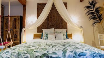 Suite Deluxe, patio, vista al jardín | Ropa de cama de alta calidad y camas Select Comfort