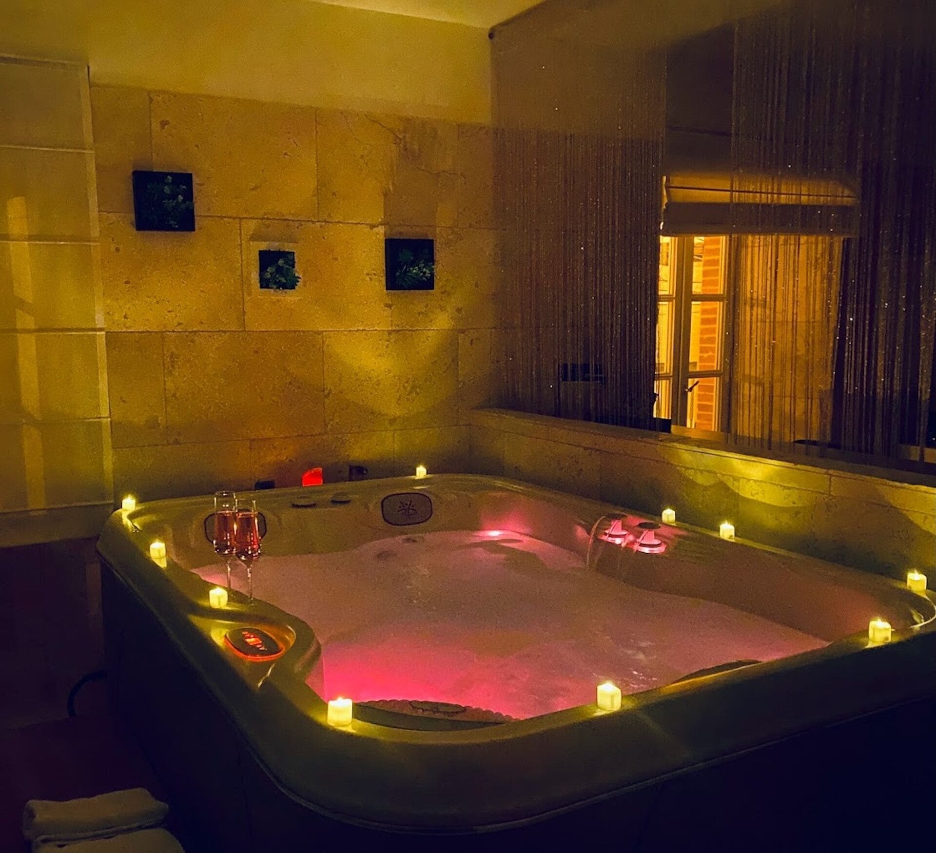 Suite Deluxe, 1 letto king, aria condizionata, vista giardino | Spa | Sale per trattamenti di coppia, trattamenti per il corpo