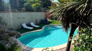 Seasonal outdoor pool, open 5:00 PM to 8:00 PM, pool loungers
