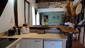 Deluxe Loft, 1 Bedroom, Kitchenette, Garden View | In-room safe, blackout curtains, soundproofing, free WiFi