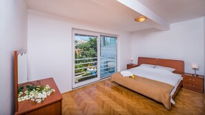 2 bedrooms, in-room safe, iron/ironing board, travel cot - Two bedroom Sunset Terrace Apartment (Dubrovnik)