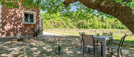 屋外ダイニングエリア