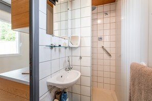 Shower, hair dryer, towels - The Little House in the Vineyard (Gaujac)