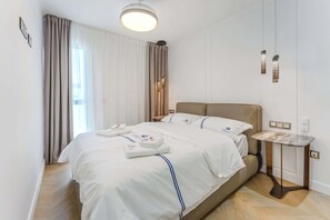 2 bedrooms, desk, iron/ironing board, travel cot - Seashell Pearl Luxury Suite (Playa San Juan)