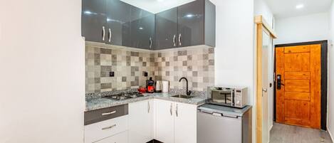 Fridge, microwave, oven, stovetop