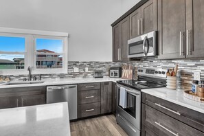 Fridge, microwave, oven, stovetop - La Perla Azul | Oceanfront | Dog Friendly | Hot Tub (North Topsail Beach)