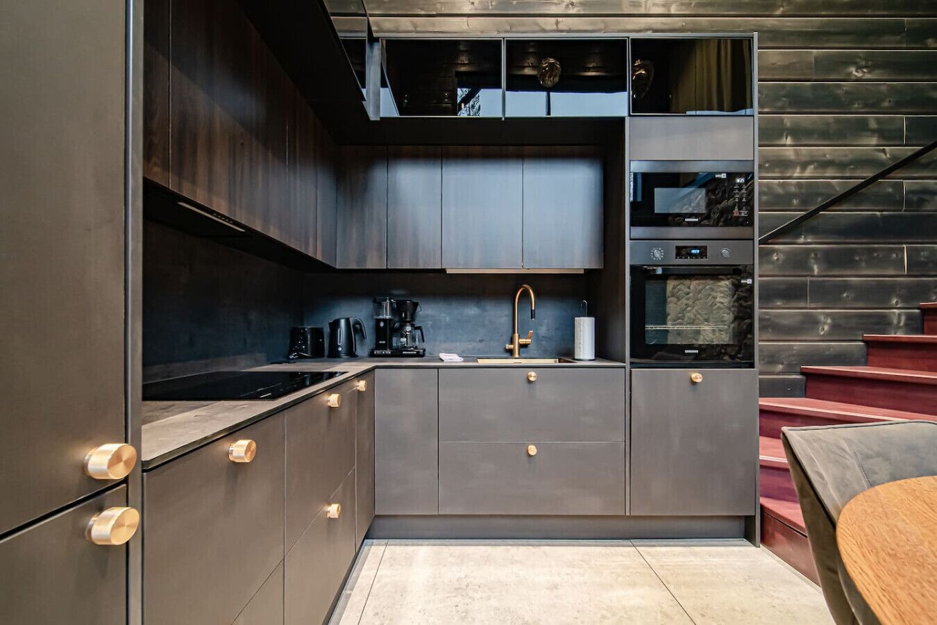 Køleskab, mikrobølgeovn, ovn, kogeplade