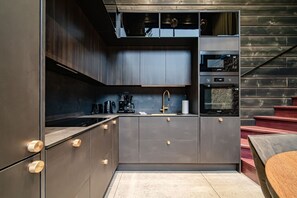 Refrigerador, microondas, horno, placa de cocina