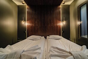 2 bedrooms, iron/ironing board, travel cot, WiFi