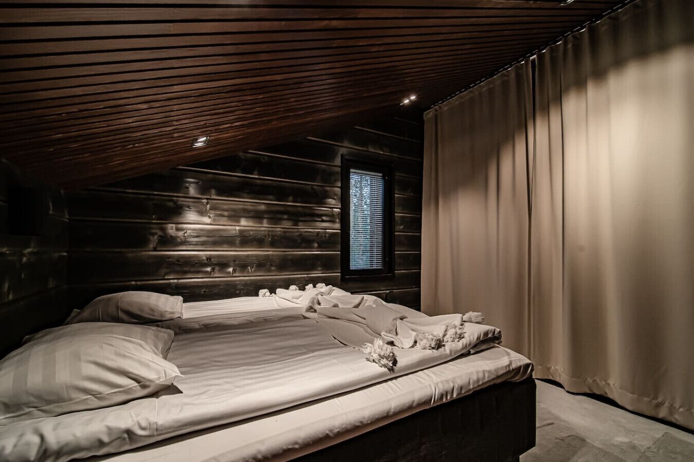 2 habitaciones, tabla de planchar con plancha, cuna de viaje y wifi 