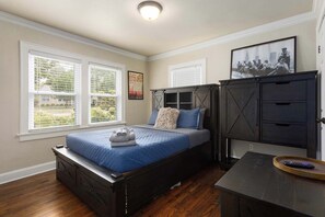 2 habitaciones, tabla de planchar con plancha, cuna de viaje y wifi 