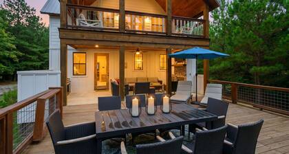 Sugarberry Farm Farmhouse! Firepit, Porch Swing