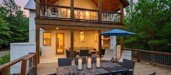 Sugarberry Farm Farmhouse! Firepit, Porch Swing