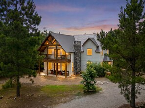 Exterior - Sugarberry Farm Farmhouse! Firepit, Porch Swing (Broken Bow)