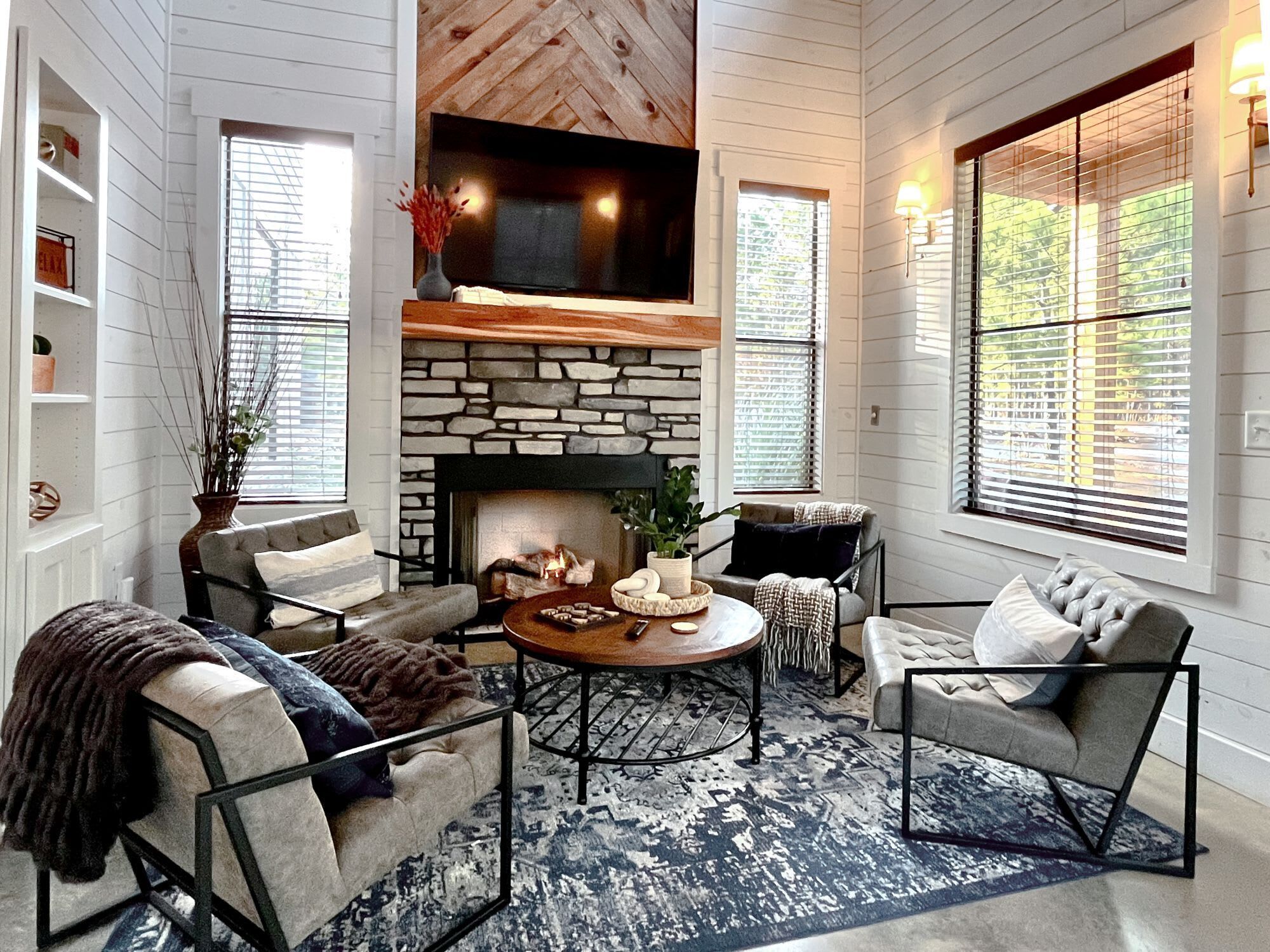 Cabin, Multiple Beds, Hot Tub, Garden View (Sugarberry Farm) | Interior