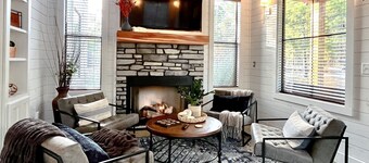 Sugarberry Farm Farmhouse! Firepit, Porch Swing