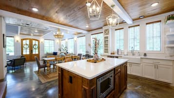 Cabin, Multiple Beds, Hot Tub, Garden View (Sugarberry Farm) | Interior