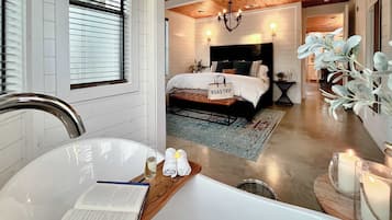 Cabin, Multiple Beds, Hot Tub, Garden View (Sugarberry Farm) | 3 bedrooms, individually decorated, individually furnished, bed sheets