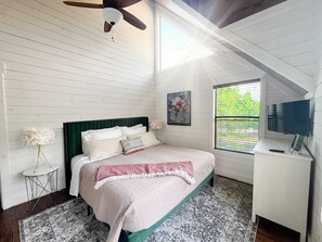 小屋, 多張床, 熱水浴缸, 花園景觀 (Sugarberry Farm) | 3 間臥室、獨特裝潢、布置獨特、床單