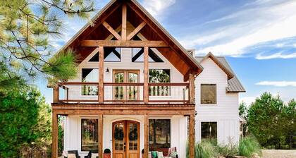 Sugarberry Farm Farmhouse! Firepit, Porch Swing