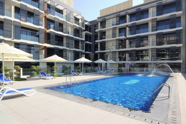 Hồ bơi ngoài trời 