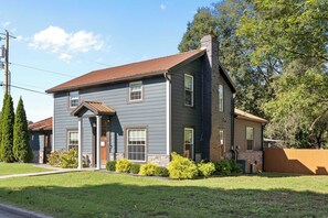 Exterior - Call Me Old Fashioned! *Heart of Bardstown Square* (Bardstown)