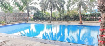 Capital O 94796 Apartment Mutiara Bekasi