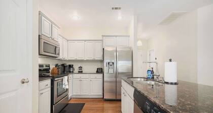 Bubbly Blue-Monthly Rental-3 Mi to UofA & Downtown