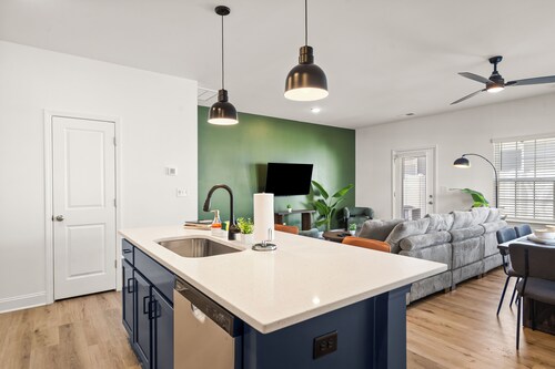 Luxe 3BR Townhouse Mins to Uptown CLT