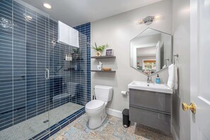 Shower, hair dryer, towels