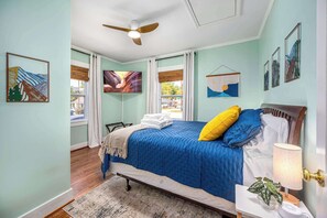 3 bedrooms, desk, iron/ironing board, travel crib