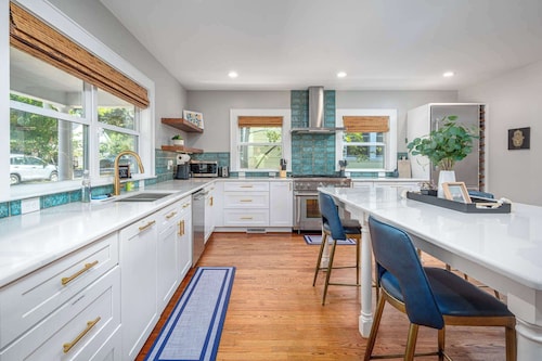 Stylish Durham Retreat - Walkable, Sleeps 6