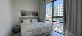 Premier 2-bedroom Lifeline apartment with free Parking