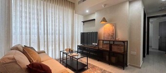 Premier 2-bedroom Lifeline apartment with free Parking