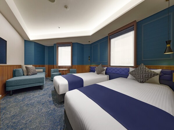 A hotel room with two beds, a sofa, and a small table. - Hotel Villa Fontaine Tokyo Hibiya (Tokyo)
