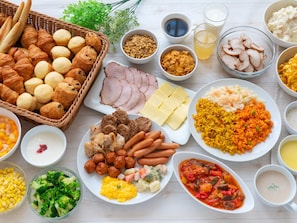 Free daily buffet breakfast  - Hotel Villa Fontaine Tokyo Hibiya (Tokyo)