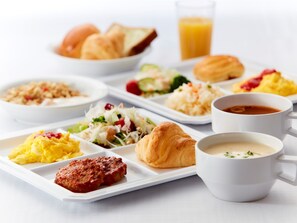 Free daily buffet breakfast  - Hotel Villa Fontaine Tokyo Hibiya (Tokyo)