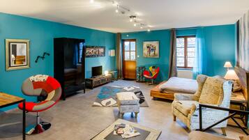 Family Suite, Ensuite (Ponant) | Desk, laptop workspace, free WiFi