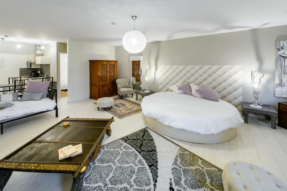 Suite Premium, salle de bains attenante (Boréale) | Bureau, espace de travail pour ordinateur portable, Wi-Fi gratuit