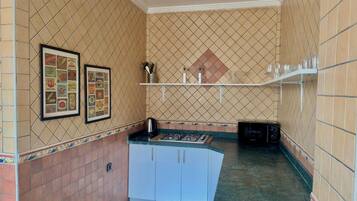 Micro-ondes, four, plaque de cuisson